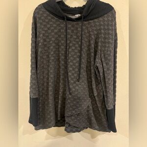 Woman’s XL HoneyMe Curvy black and gray hoodie